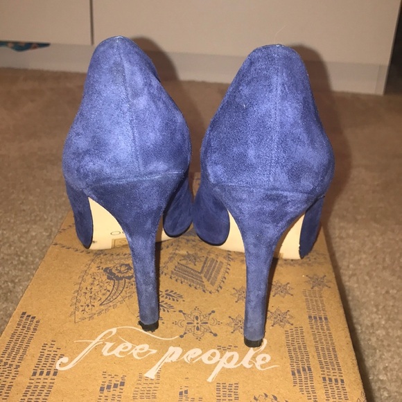 Blue suede Aldo pumps - Picture 3 of 5